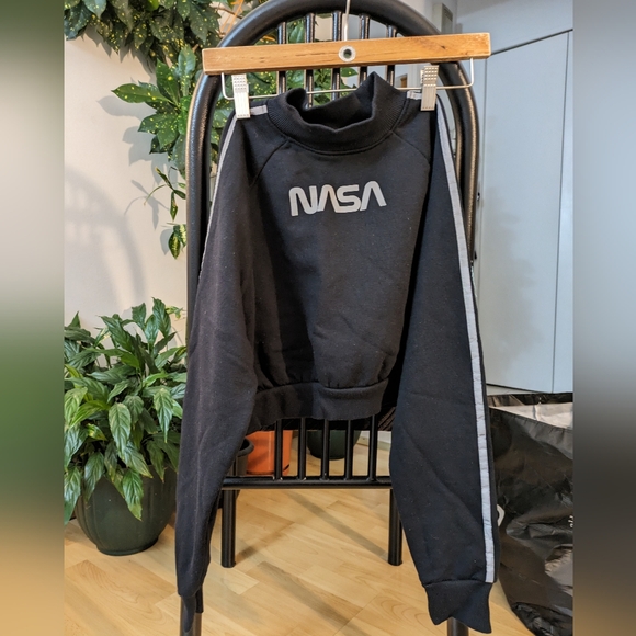 Forever 21 NASA crop crew sweater - Picture 2 of 4